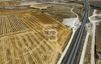 GÜMÜŞYAKA' DA TEK TAPU SULAMA KANALI YAKINI TARLA 25.327M2