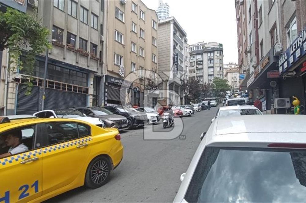 ANA CADDE ÜZERİNDE 200 M2 SATILIK DÜKKAN