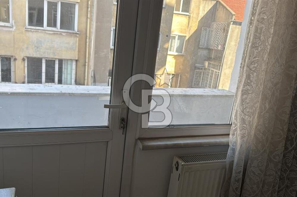 CB KiNG'DEN ANAFARTALAR CADDESİ'NDE SATILIK EŞYALI 2+1 DAİRE