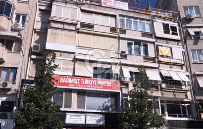 CB KiNG'DEN ANAFARTALAR CADDESİ'NDE SATILIK EŞYALI 2+1 DAİRE