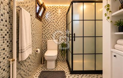 GAZİEMİR SARNIÇ'TA 4+1 MÜSTAKİL DUBLEKS SATILIK DOĞALGAZLI 180m2 VİLLA