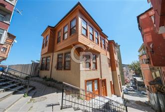 BALAT'TA HALİÇ MANZARALI KOMPLE RESTORE EDİLMİŞ SATILIK BİNA - 1 - 374917