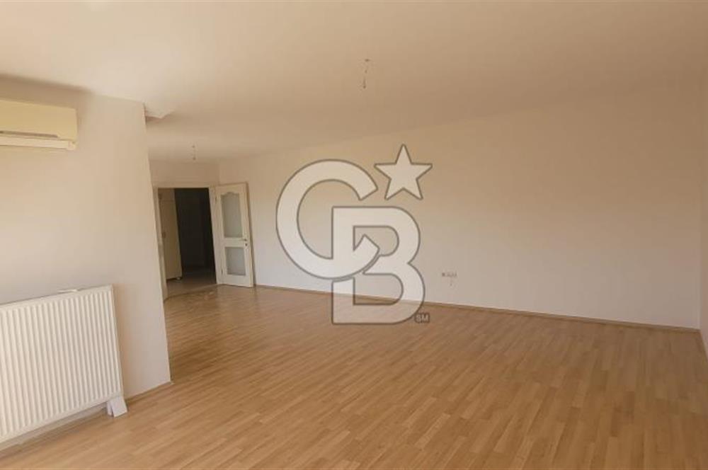Oyak sitesinde deniz ve şehir manzaralı kiralık daire.