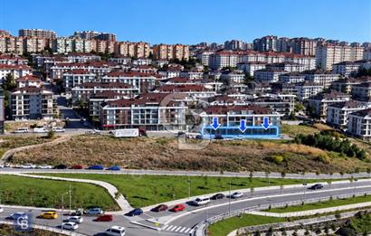 BEYLİKDÜZÜ YAŞAM VADİSİ'NE CEPHE 55 M2 SIFIR KİRALIK DÜKKAN