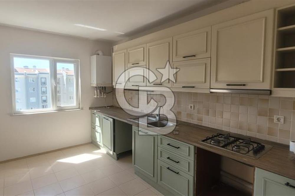 Oyak sitesinde deniz ve şehir manzaralı kiralık daire.