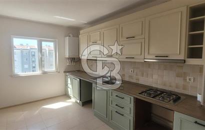 Oyak sitesinde deniz ve şehir manzaralı kiralık daire.