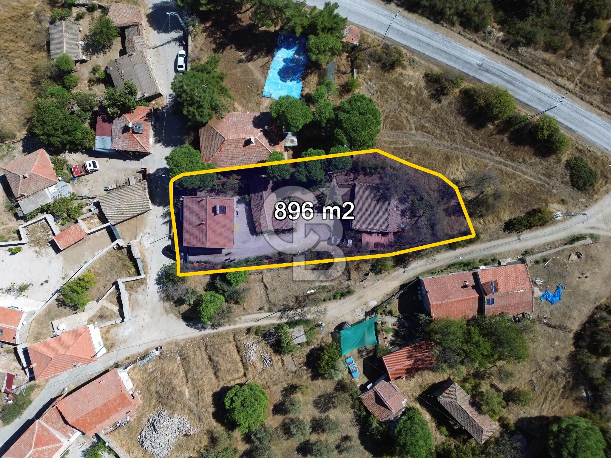 EZİNE ÜSKÜFÇÜ KÖYÜNDE BAHÇELİ SATILIK MÜSTAKİL EV