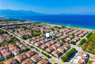 Kuşadası Sahil Sitelerinde Tatil Ruhunu 12 Ay Yaşatan Satılık Villa - 1 - 375113