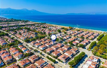 Kuşadası Sahil Sitelerinde Tatil Ruhunu 12 Ay Yaşatan Satılık Villa