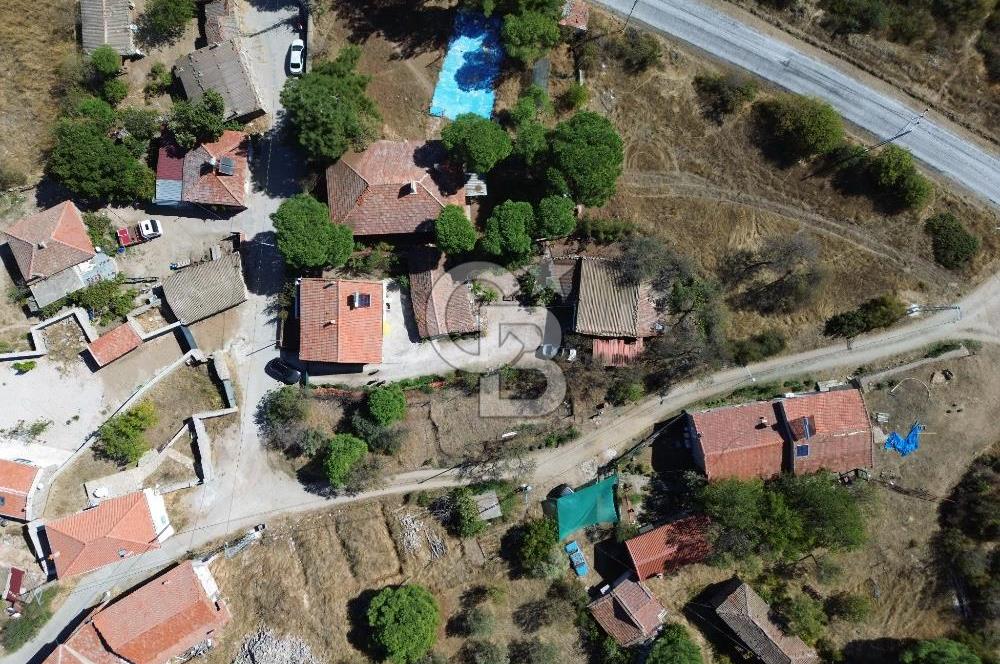 EZİNE ÜSKÜFÇÜ KÖYÜNDE BAHÇELİ SATILIK MÜSTAKİL EV