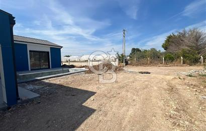 Urla Kuşçular Tek Katlı Havuzlu Geniş Bahçeli Lüks Satılık Villa