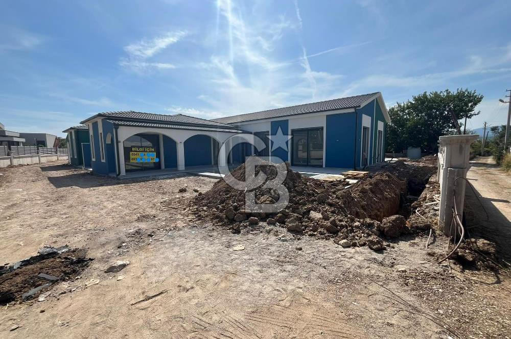 Urla Kuşçular Tek Katlı Havuzlu Geniş Bahçeli Lüks Satılık Villa