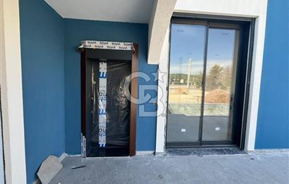 Urla Kuşçular Tek Katlı Havuzlu Geniş Bahçeli Lüks Satılık Villa