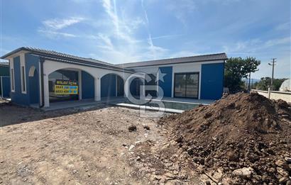 Urla Kuşçular Tek Katlı Havuzlu Geniş Bahçeli Lüks Satılık Villa