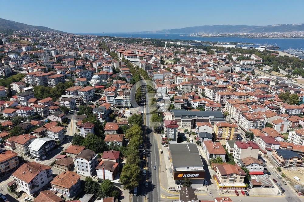 GÖLCÜK'TE D130 CEPHELİ 474 M² TİCARİ ARSA | 1.40 EMSAL | 3 KAT