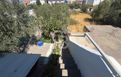 URLA GÜLBAHÇE'DE İÇERİSİNDE KAYITLI BİNA OLAN İMARLI ARSA