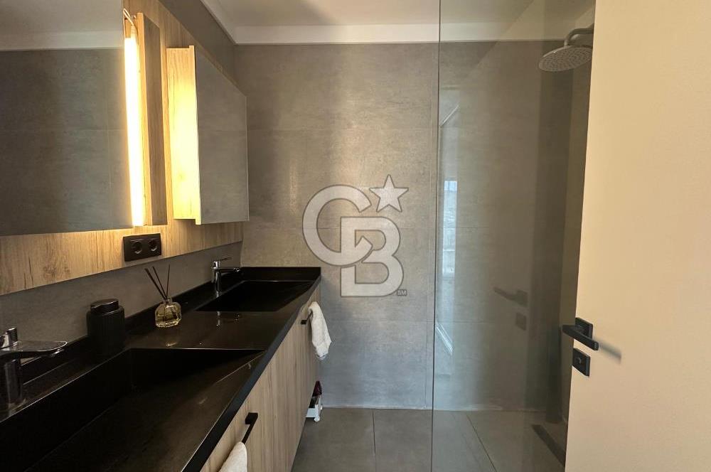 Güzelbahçe de Güvenlikli Site İçerisinde Deniz Manzaralı Villa
