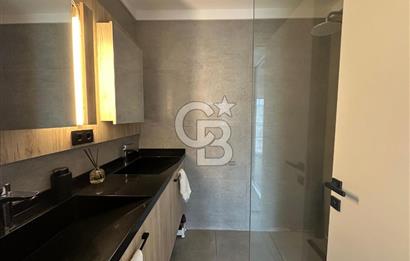 Güzelbahçe de Güvenlikli Site İçerisinde Deniz Manzaralı Villa