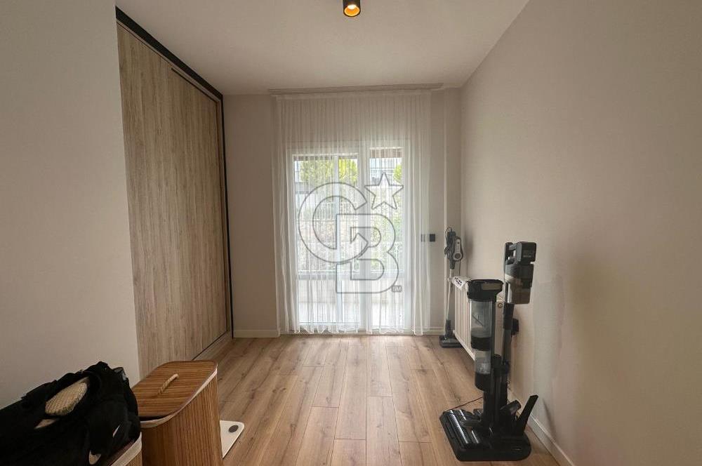 Güzelbahçe de Güvenlikli Site İçerisinde Deniz Manzaralı Villa
