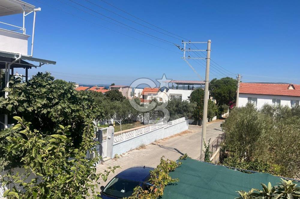 URLA GÜLBAHÇE'DE İÇERİSİNDE KAYITLI BİNA OLAN İMARLI ARSA
