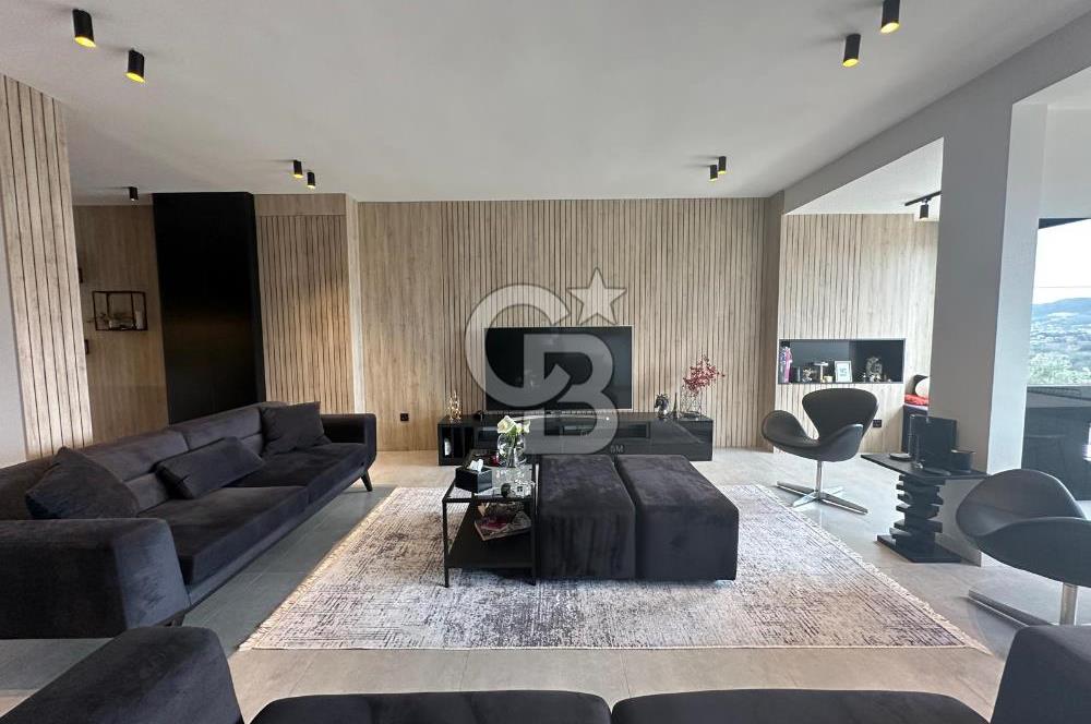 Güzelbahçe de Güvenlikli Site İçerisinde Deniz Manzaralı Villa