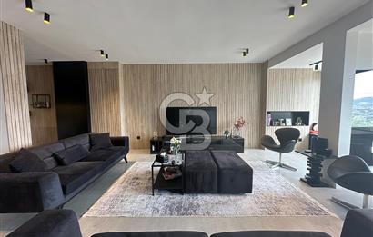 Güzelbahçe de Güvenlikli Site İçerisinde Deniz Manzaralı Villa
