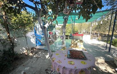 URLA GÜLBAHÇE'DE İÇERİSİNDE KAYITLI BİNA OLAN İMARLI ARSA