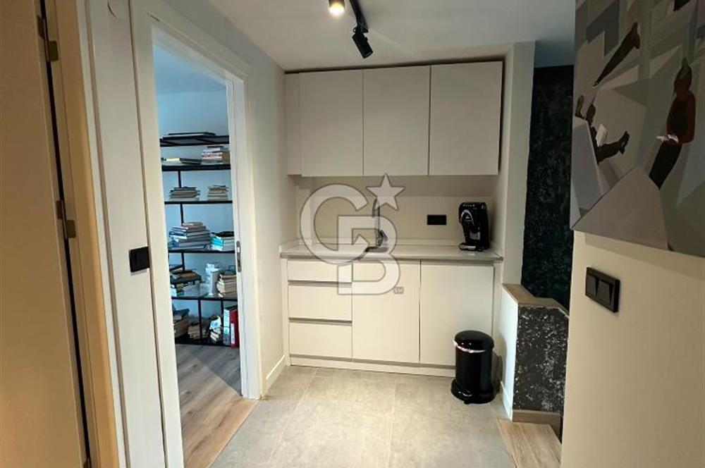 Güzelbahçe de Güvenlikli Site İçerisinde Deniz Manzaralı Villa