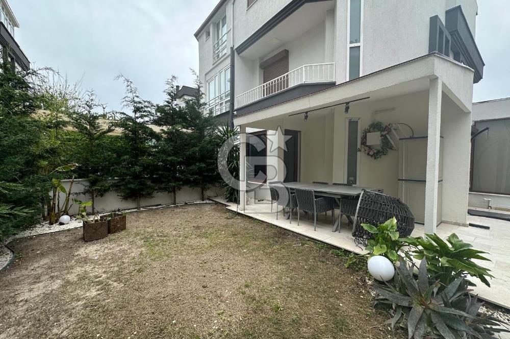 Güzelbahçe de Güvenlikli Site İçerisinde Deniz Manzaralı Villa