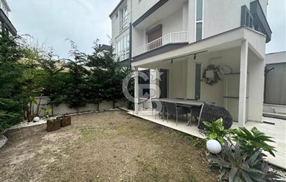 Güzelbahçe de Güvenlikli Site İçerisinde Deniz Manzaralı Villa