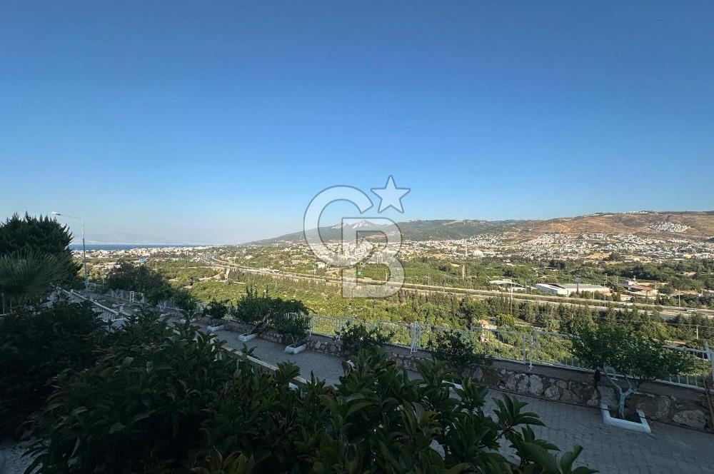 Güzelbahçe de Güvenlikli Site İçerisinde Deniz Manzaralı Villa