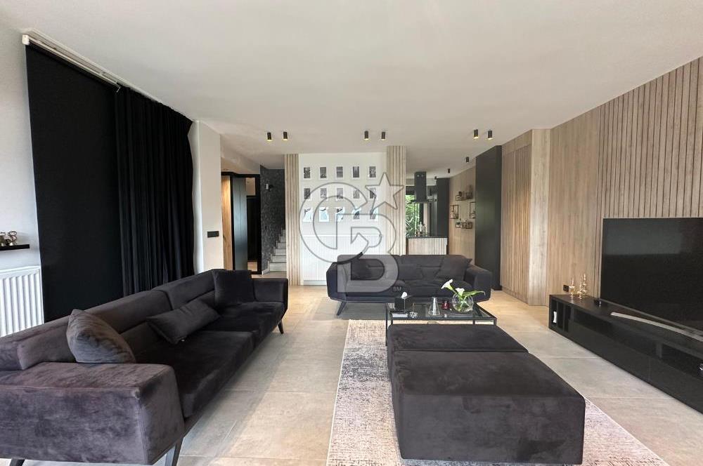 Güzelbahçe de Güvenlikli Site İçerisinde Deniz Manzaralı Villa