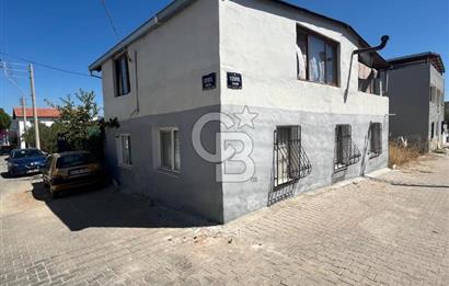 URLA GÜLBAHÇE'DE İÇERİSİNDE KAYITLI BİNA OLAN İMARLI ARSA