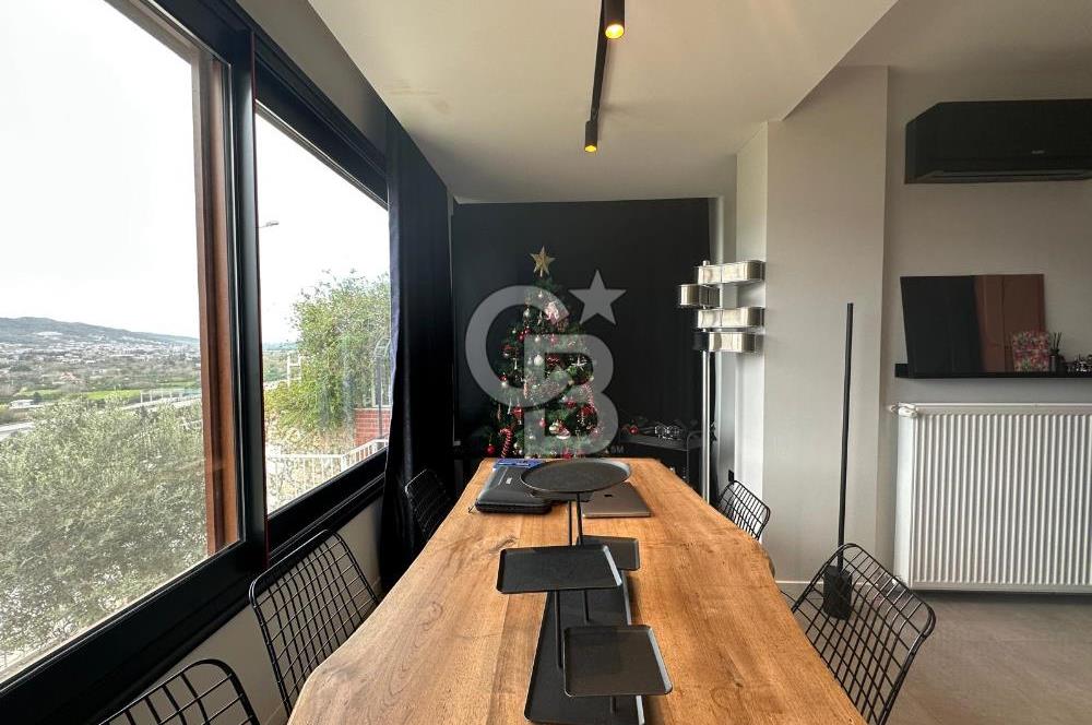 Güzelbahçe de Güvenlikli Site İçerisinde Deniz Manzaralı Villa
