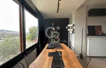 Güzelbahçe de Güvenlikli Site İçerisinde Deniz Manzaralı Villa