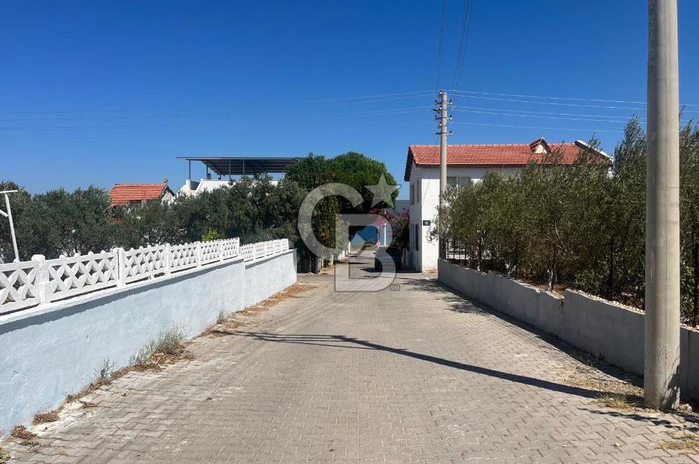 URLA GÜLBAHÇE'DE İÇERİSİNDE KAYITLI BİNA OLAN İMARLI ARSA