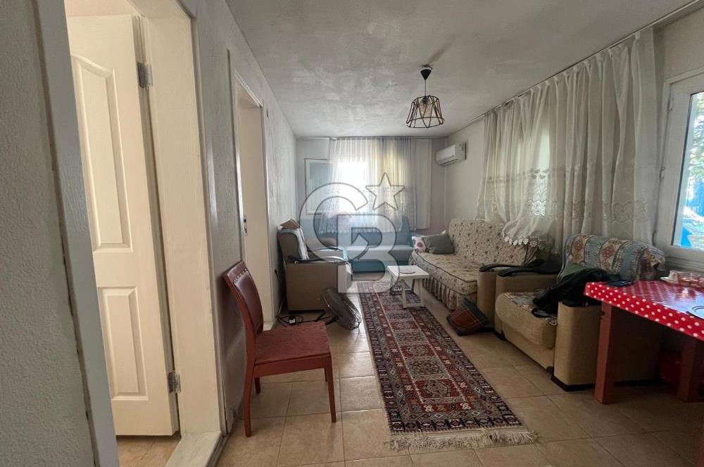 URLA GÜLBAHÇE'DE İÇERİSİNDE KAYITLI BİNA OLAN İMARLI ARSA