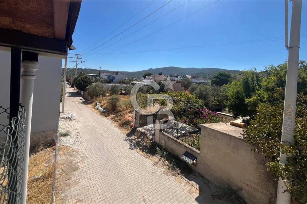URLA GÜLBAHÇE'DE İÇERİSİNDE KAYITLI BİNA OLAN İMARLI ARSA