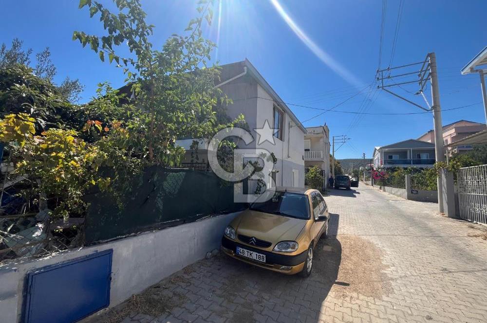 URLA GÜLBAHÇE'DE İÇERİSİNDE KAYITLI BİNA OLAN İMARLI ARSA