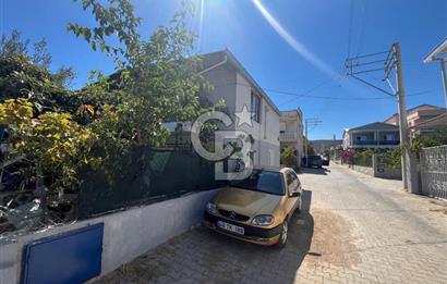 URLA GÜLBAHÇE'DE İÇERİSİNDE KAYITLI BİNA OLAN İMARLI ARSA
