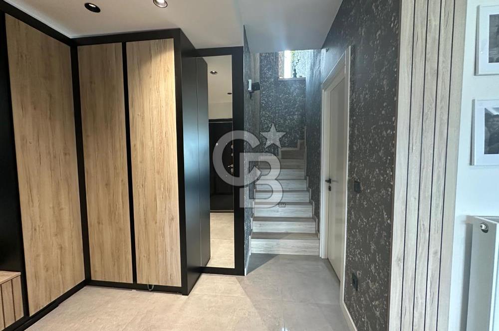 Güzelbahçe de Güvenlikli Site İçerisinde Deniz Manzaralı Villa
