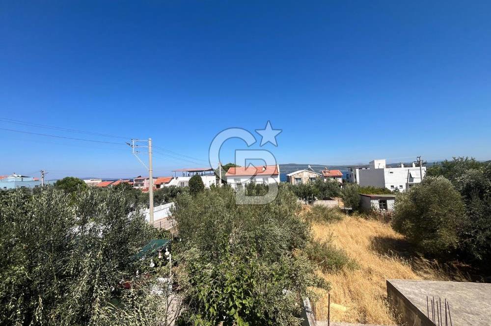 URLA GÜLBAHÇE'DE İÇERİSİNDE KAYITLI BİNA OLAN İMARLI ARSA
