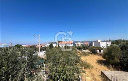 URLA GÜLBAHÇE'DE İÇERİSİNDE KAYITLI BİNA OLAN İMARLI ARSA