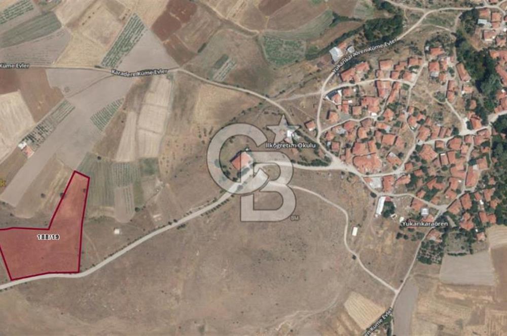 YUKARIKARAÖRENDE YOLA CEPHE KÖY MERKEZİNE YAKIN SATILIK TARLA