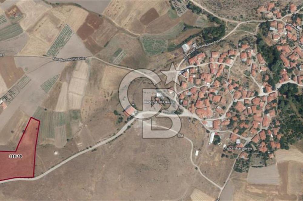 YUKARIKARAÖRENDE YOLA CEPHE KÖY MERKEZİNE YAKIN SATILIK TARLA
