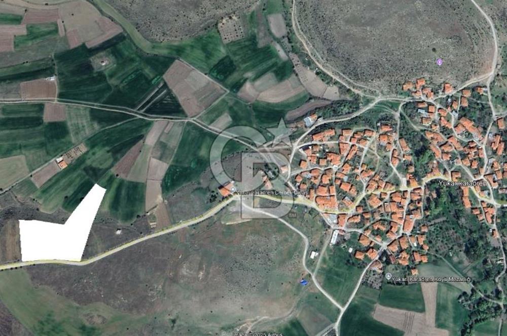 YUKARIKARAÖRENDE YOLA CEPHE KÖY MERKEZİNE YAKIN SATILIK TARLA