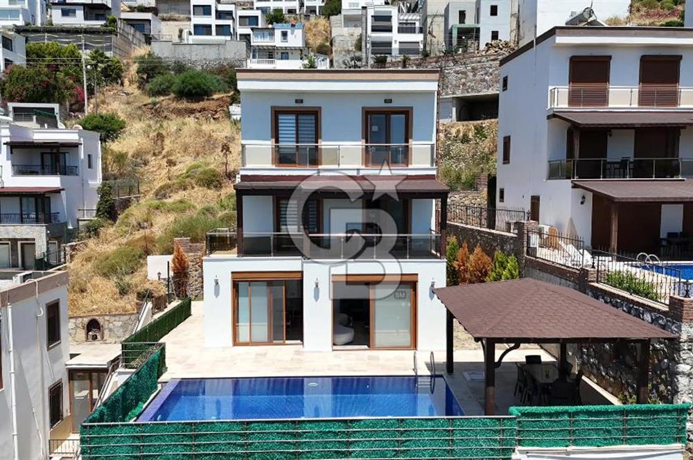 KADIKALESİNDE EŞYALI KİRALIK 3+1 TRİBLEKS HAVUZLU VİLLA