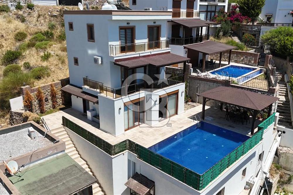 KADIKALESİNDE EŞYALI KİRALIK 3+1 TRİBLEKS HAVUZLU VİLLA