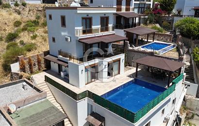 KADIKALESİNDE EŞYALI KİRALIK 3+1 TRİBLEKS HAVUZLU VİLLA