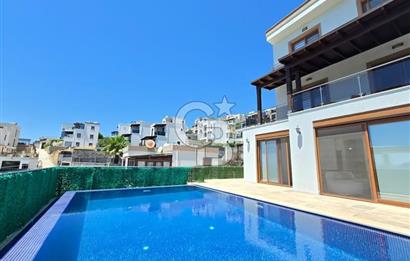KADIKALESİNDE EŞYALI KİRALIK 3+1 TRİBLEKS HAVUZLU VİLLA